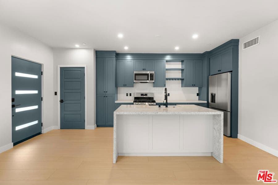Property photo for 1249 S Plymouth Boulevard, Los Angeles, CA