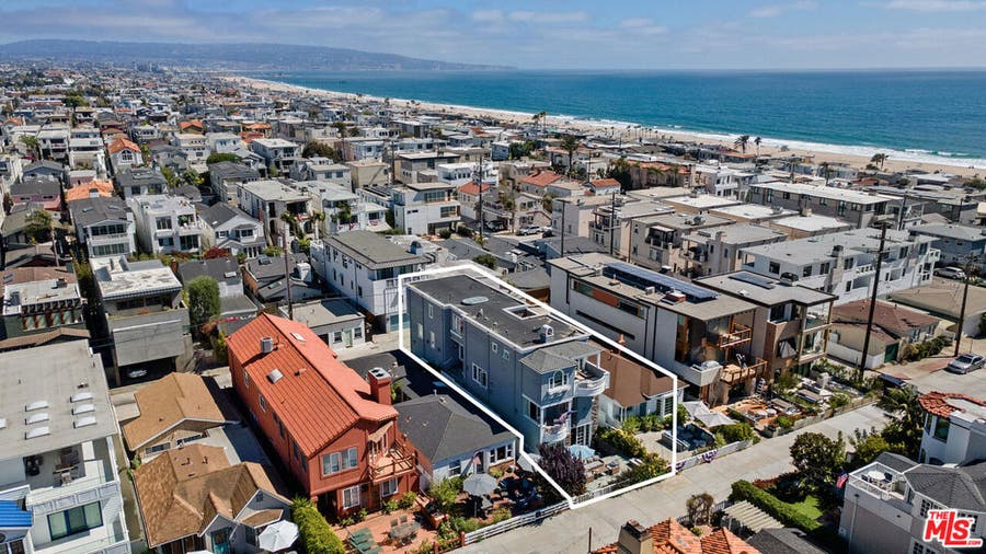 Property photo for 328 9th Street, Manhattan Beach, CA