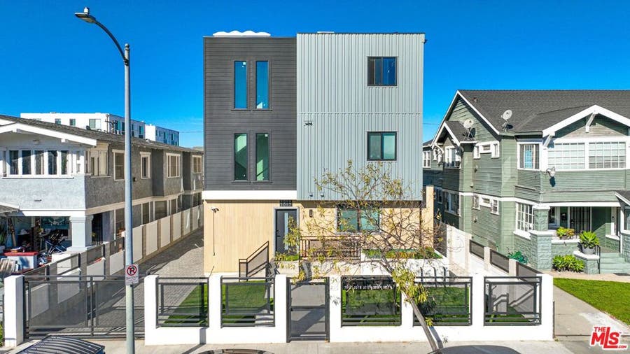 Property photo for 3017 Kenwood Avenue, Los Angeles, CA