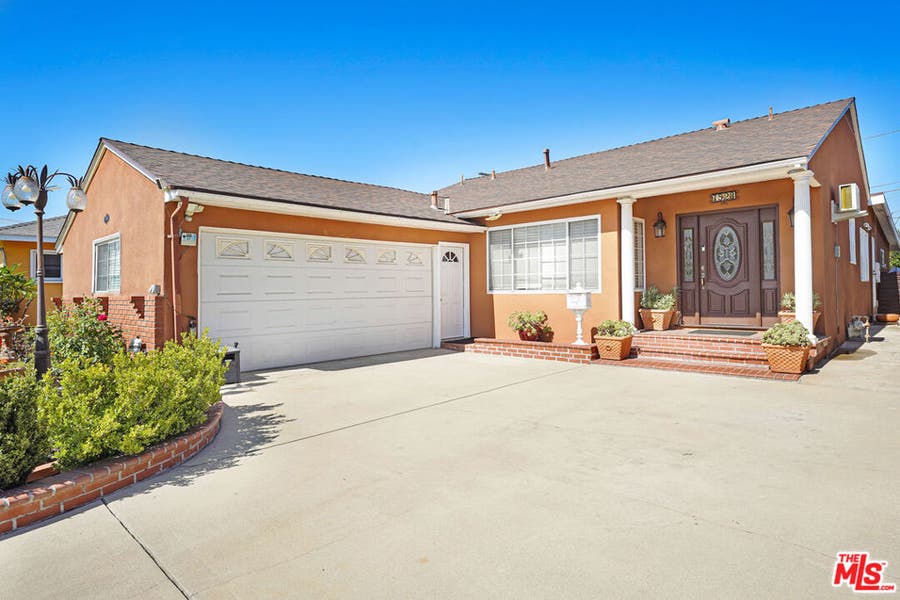 Property photo for 7523 N Ontario Street, Burbank, CA