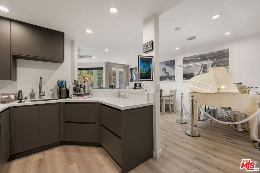 Property photo for 8601 W West Knoll Drive, #5, West Hollywood, CA