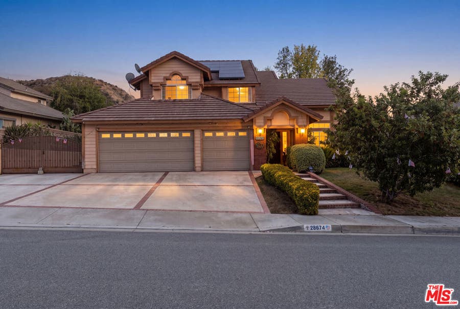 Property photo for 28674 Kathleen Avenue, Santa Clarita, CA