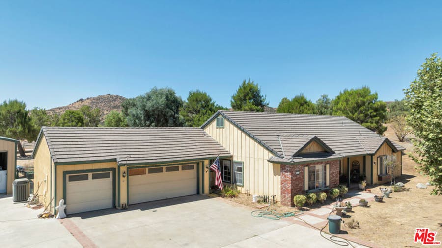 Property photo for 11734 Chisholm Court, Agua Dulce, CA