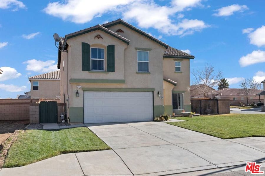 Property photo for 45064 E 18th Street, Lancaster, CA