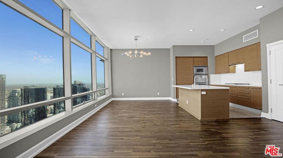 Property photo for 900 W Olympic Boulevard, #39C, Los Angeles, CA