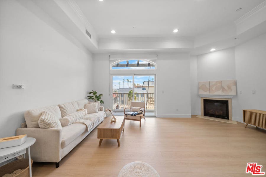 Property photo for 309 S Mariposa Avenue, #301, Los Angeles, CA