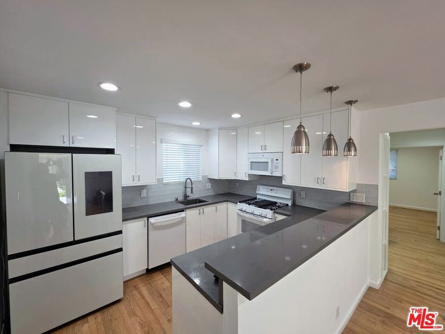 Property photo for 1029 Pleasantview Avenue, #1, Venice, CA
