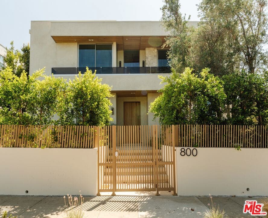 Property photo for 800 N La Jolla Avenue, Los Angeles, CA