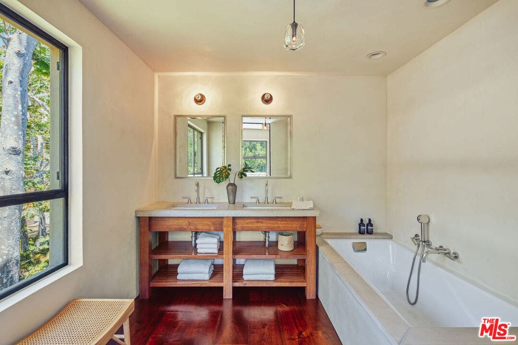1680 Old Oak Road, Los Angeles, CA 90049 1680 Old Oak Road, Los Angeles, CA 90049