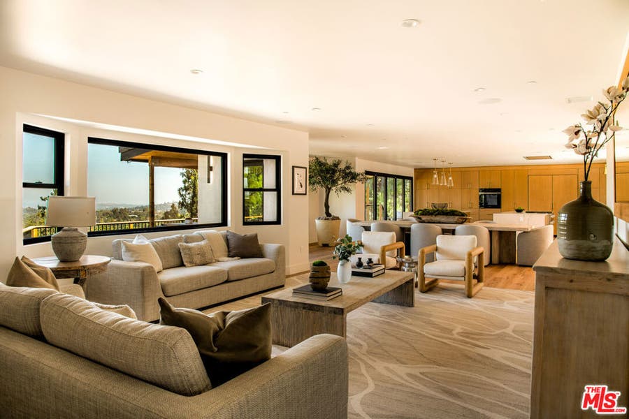 Property photo for 122 Patrician Way, Pasadena, CA