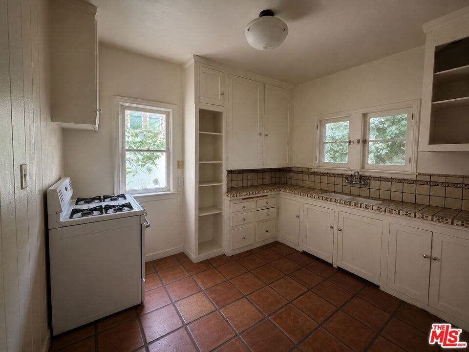 431 Westmount Drive, West Hollywood, CA 90048 431 Westmount Drive, West Hollywood, CA 90048