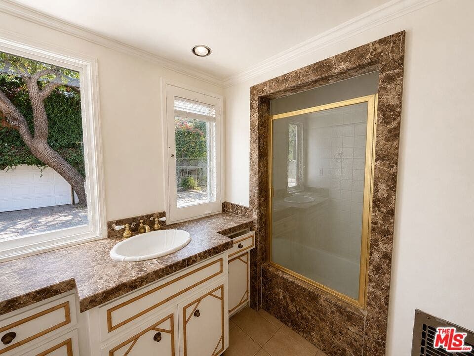 431 Westmount Drive, West Hollywood, CA 90048 431 Westmount Drive, West Hollywood, CA 90048