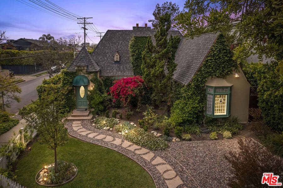 Property photo for 101 N Laurel Avenue, Los Angeles, CA