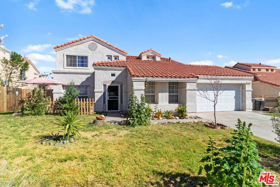 Property photo for 1631 Roseglen Place, Palmdale, CA