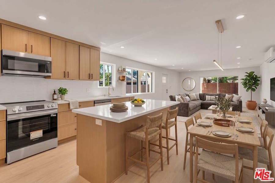 Property photo for 6913 Encino Avenue, #Lower Unit, Los Angeles, CA