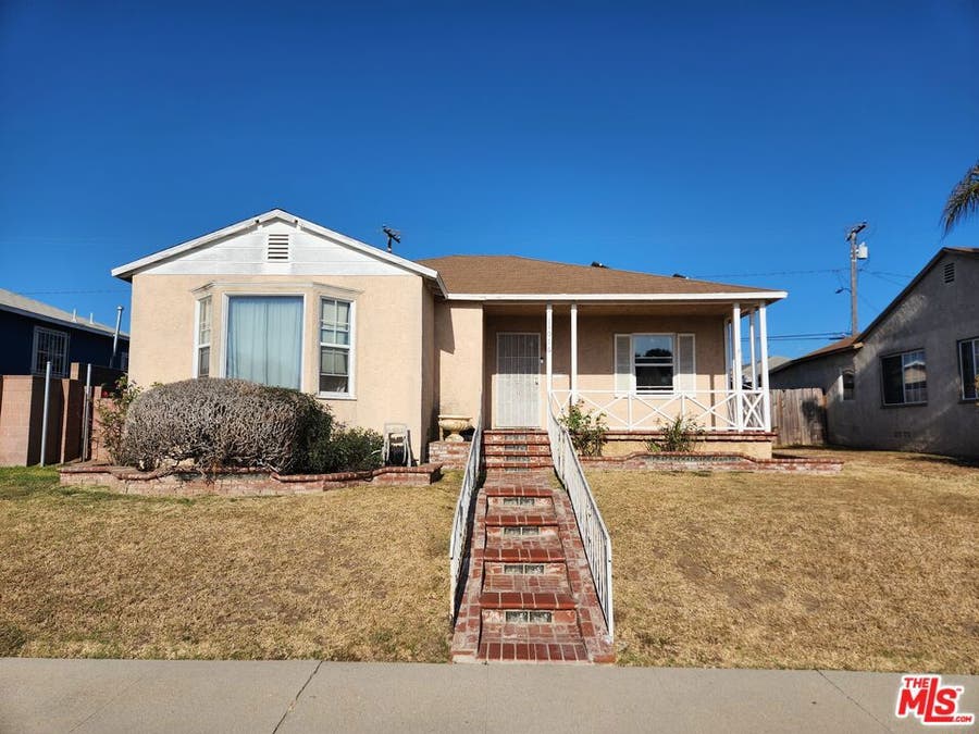 Property photo for 11016 S Manhattan Place, Los Angeles, CA