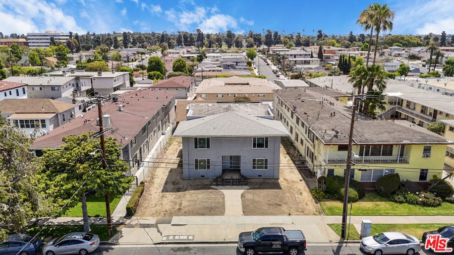 Property photo for 128 N Hillcrest Boulevard, Inglewood, CA