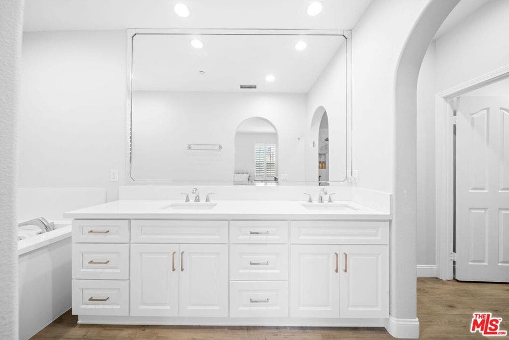 10 Aryshire Lane, Ladera Ranch, CA 92694 10 Aryshire Lane, Ladera Ranch, CA 92694