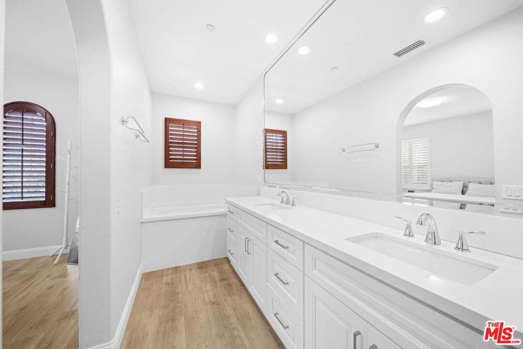 10 Aryshire Lane, Ladera Ranch, CA 92694 10 Aryshire Lane, Ladera Ranch, CA 92694