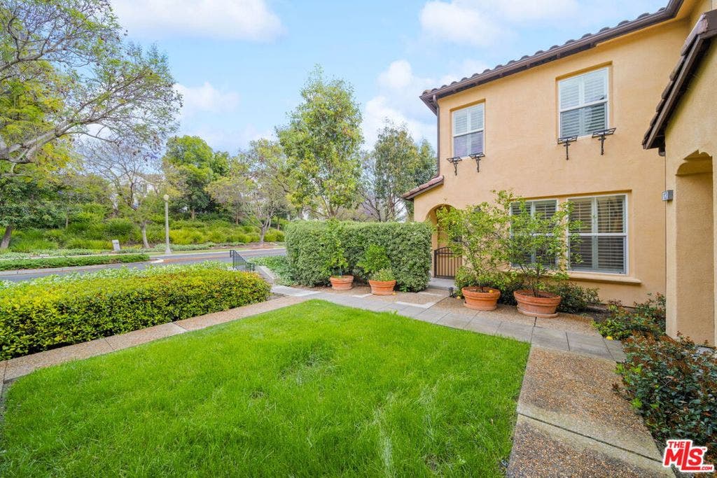 10 Aryshire Lane, Ladera Ranch, CA 92694 10 Aryshire Lane, Ladera Ranch, CA 92694