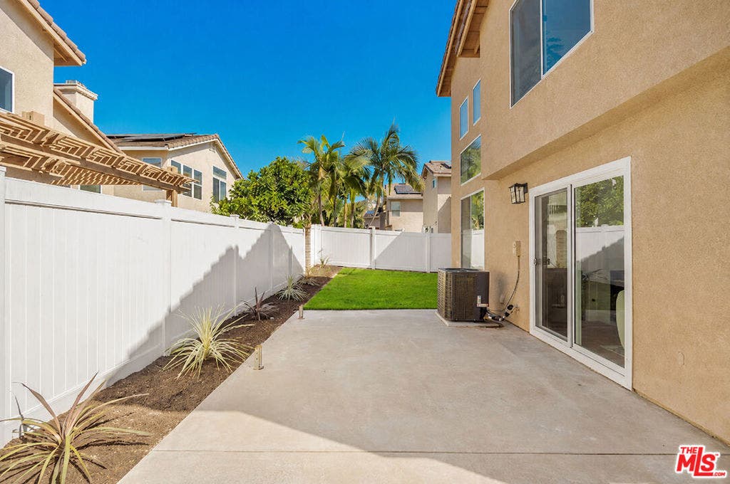 13 Pemberly, Mission Viejo, CA 92692 13 Pemberly, Mission Viejo, CA 92692