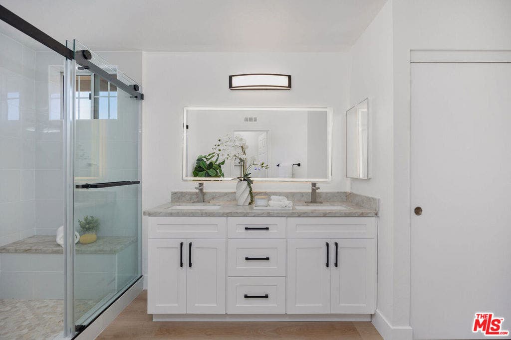 13 Pemberly, Mission Viejo, CA 92692 13 Pemberly, Mission Viejo, CA 92692