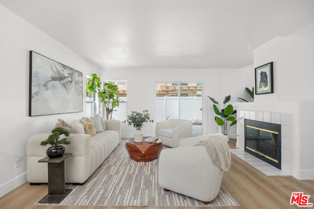 13 Pemberly, Mission Viejo, CA 92692 13 Pemberly, Mission Viejo, CA 92692