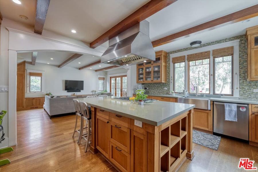 Property photo for 933 Venezia Avenue, Venice, CA
