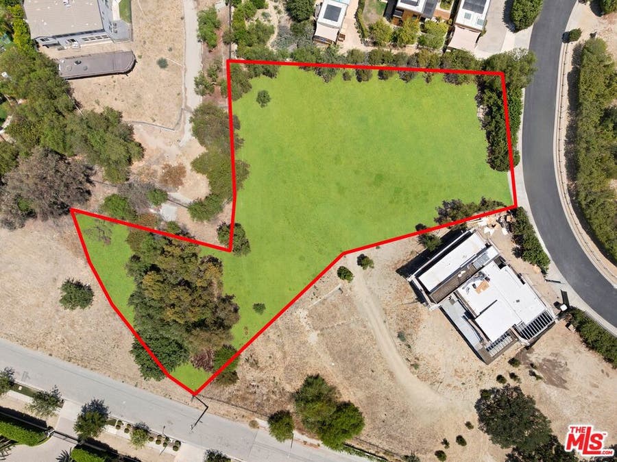 Property photo for 18149 Knoll Hill, Granada Hills, CA
