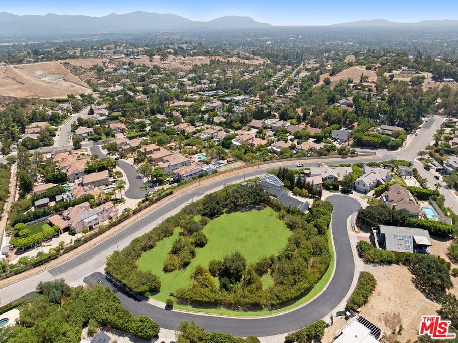 Property photo for 18160 Knoll Hill, Granada Hills, CA