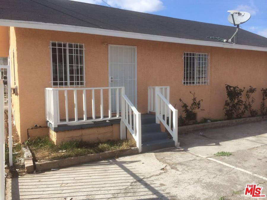 Property photo for 1031 W Century Boulevard, Los Angeles, CA