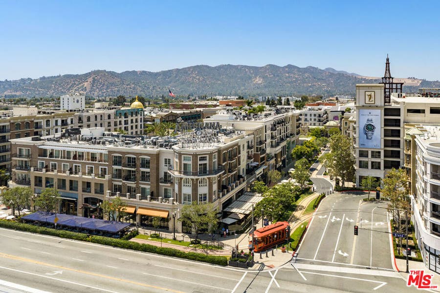 Property photo for 558 Caruso Avenue, Glendale, CA