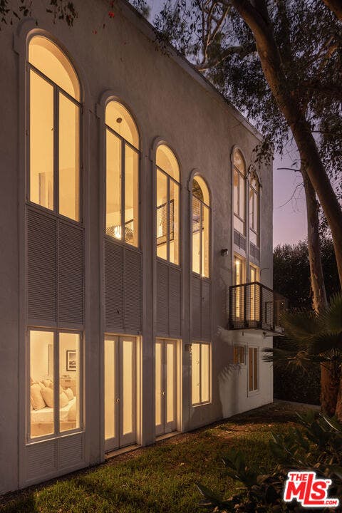 Property photo for 2027 Oakwood Avenue, Los Angeles, CA