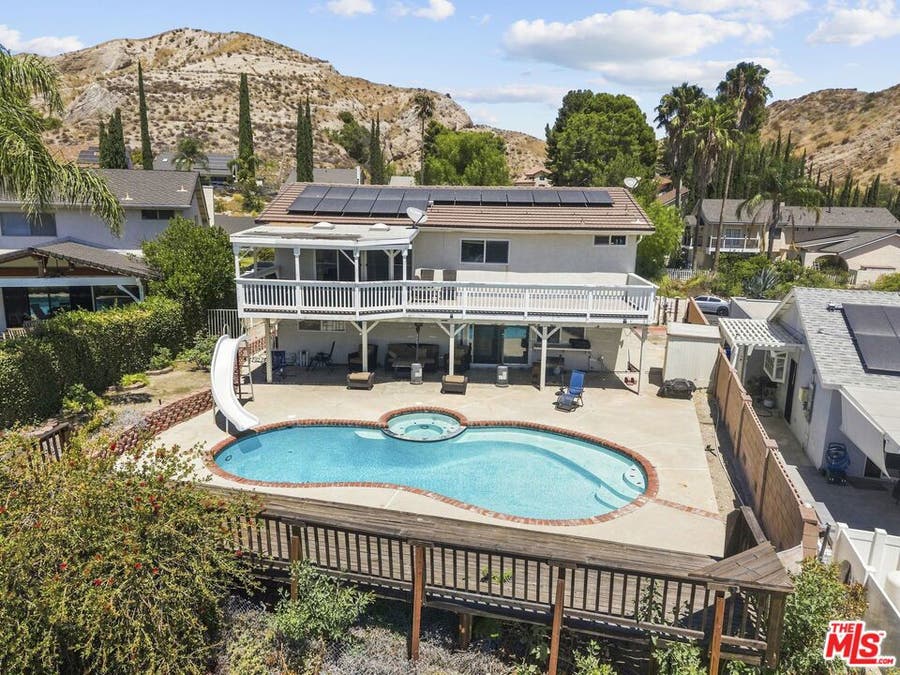 Property photo for 15362 Rhododendron Drive, Santa Clarita, CA