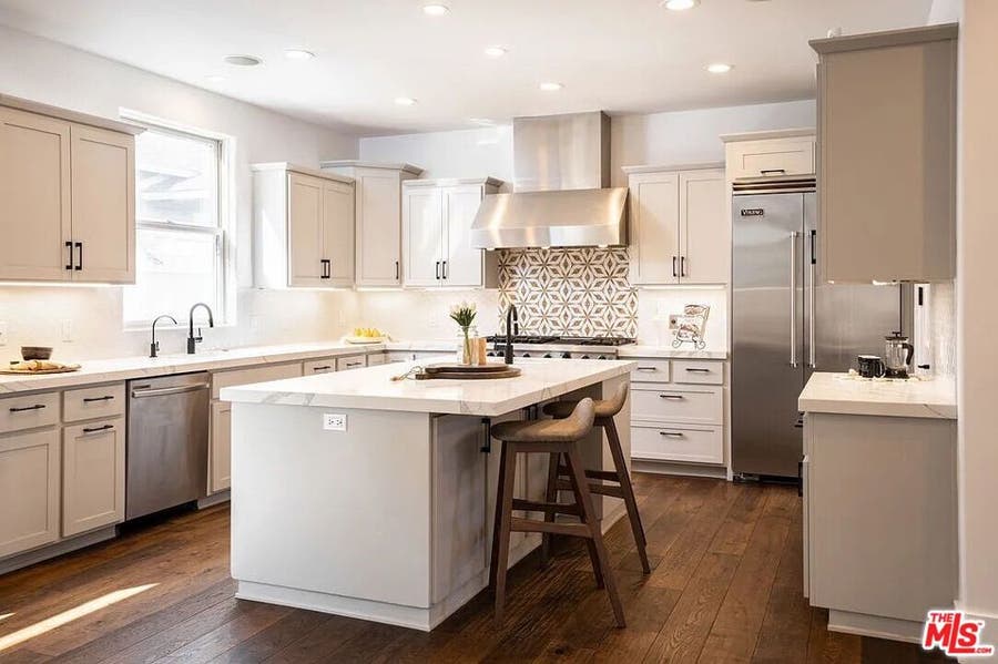 Property photo for 3496 Redwood Avenue, Los Angeles, CA