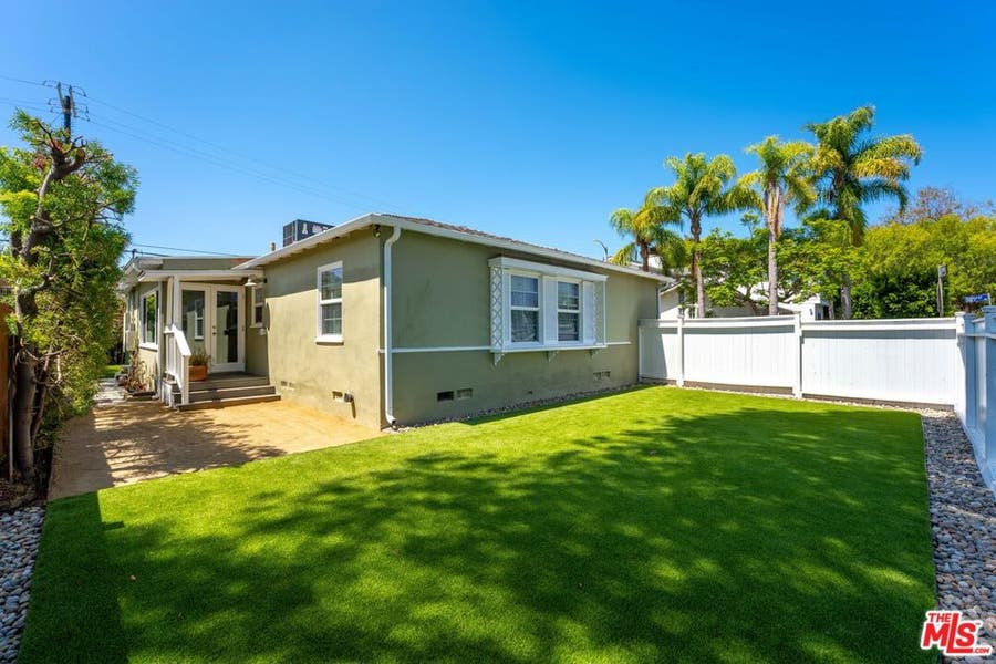 Property photo for 2904 Oakhurst Avenue, Los Angeles, CA