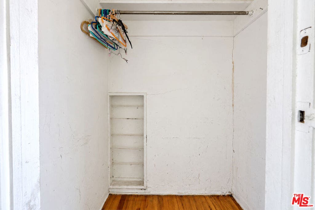 1036 S Genesee Avenue, Los Angeles, CA 90019