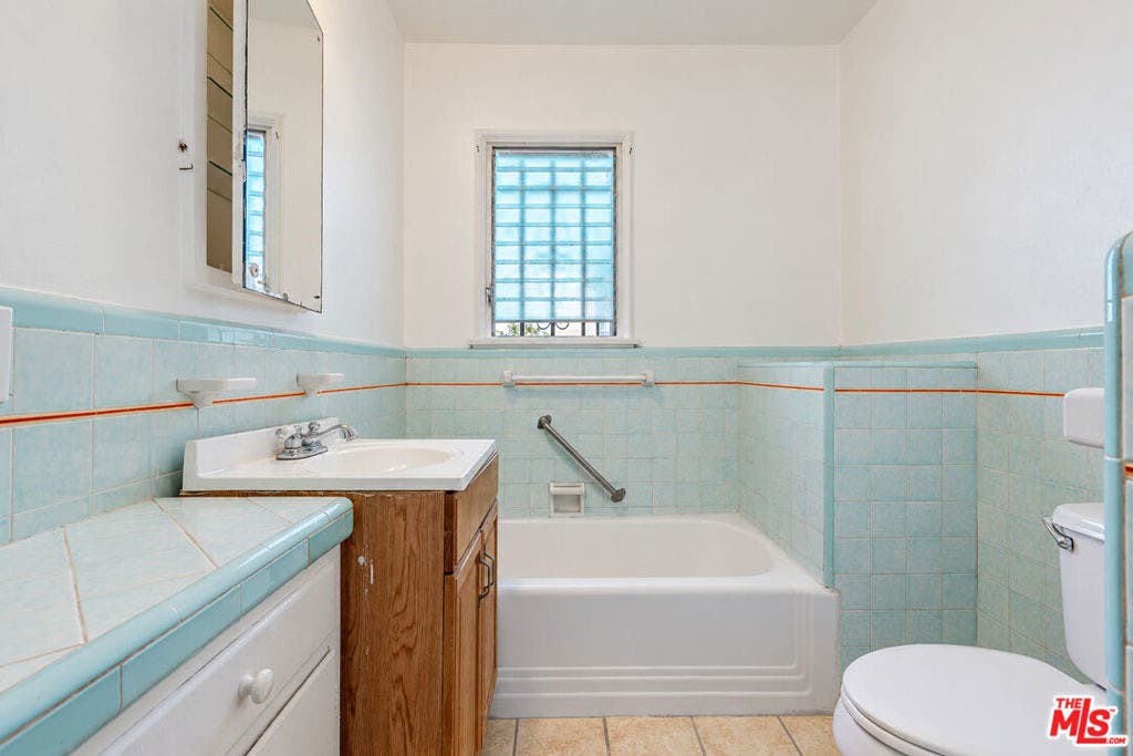 1036 S Genesee Avenue, Los Angeles, CA 90019