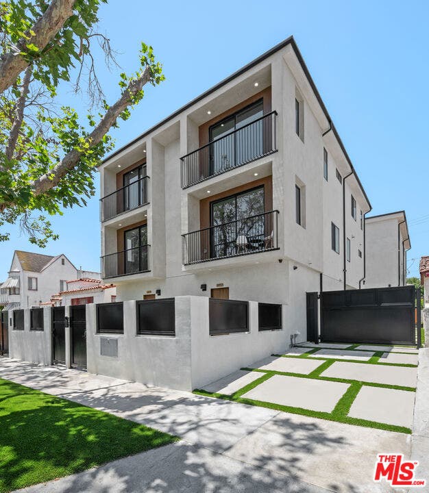 Property photo for 837 N Detroit Street, Los Angeles, CA