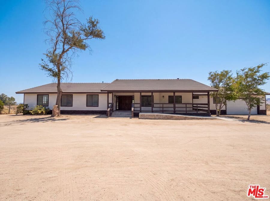 Property photo for 1401 60th Street, Rosamond, CA