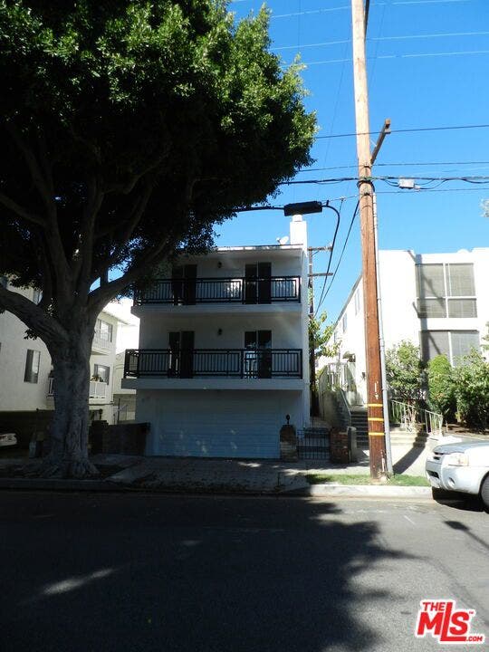 Property photo for 2711 Arizona Avenue, Santa Monica, CA