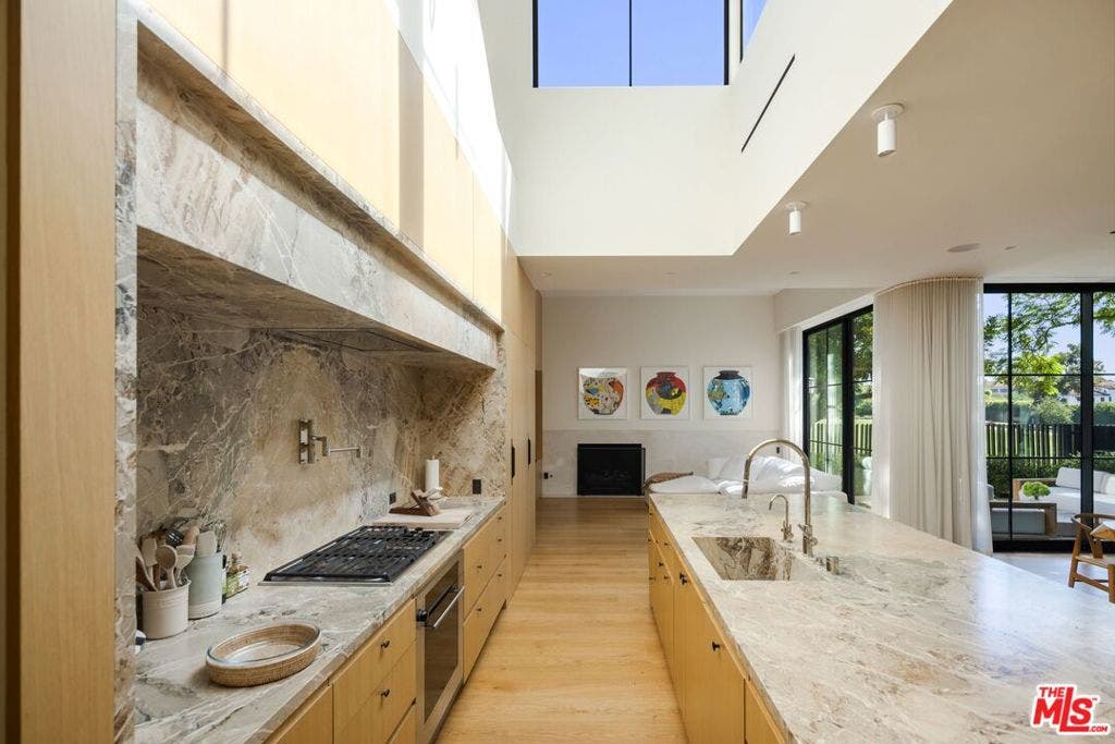 5170 W 2nd Street, Los Angeles, CA 90004