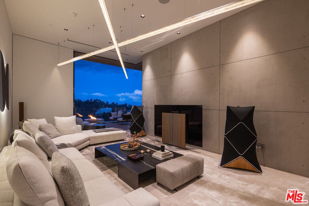 10733 Stradella Court, Los Angeles, CA 90077 10733 Stradella Court, Los Angeles, CA 90077