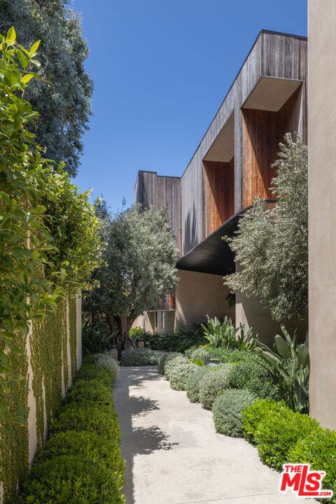 10733 Stradella Court, Los Angeles, CA 90077 10733 Stradella Court, Los Angeles, CA 90077