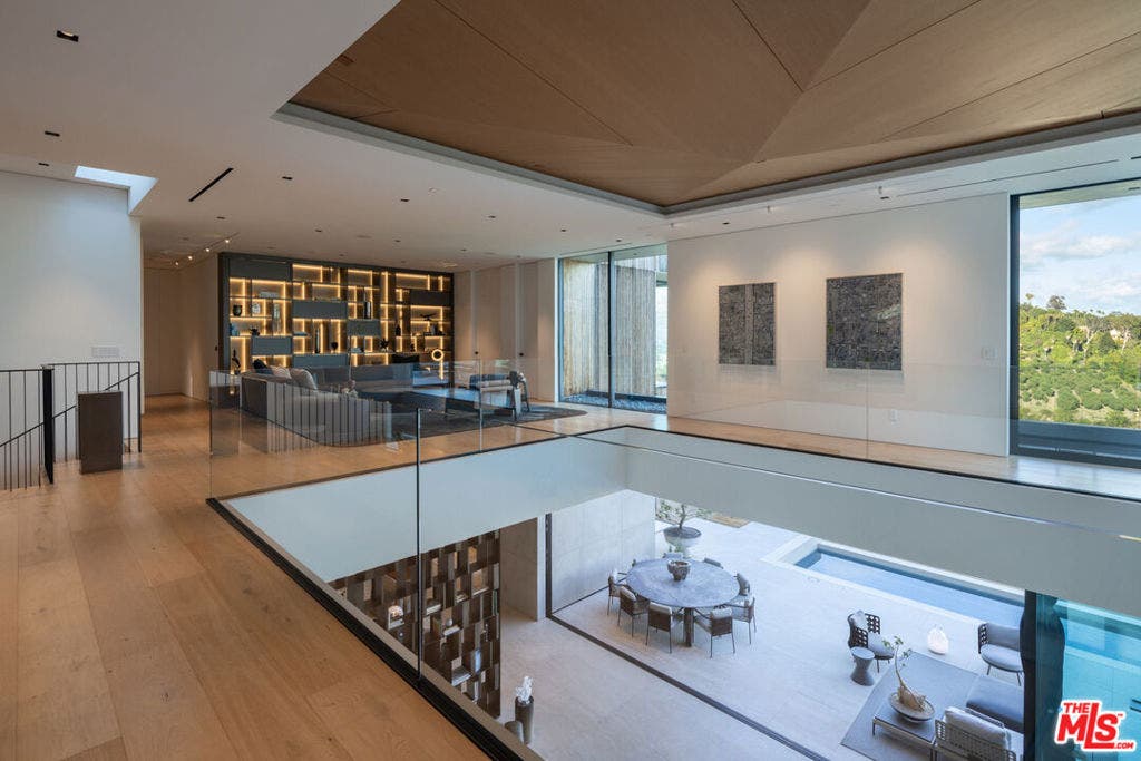 10733 Stradella Court, Los Angeles, CA 90077 10733 Stradella Court, Los Angeles, CA 90077