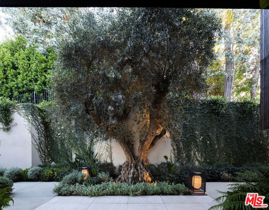 10733 Stradella Court, Los Angeles, CA 90077 10733 Stradella Court, Los Angeles, CA 90077