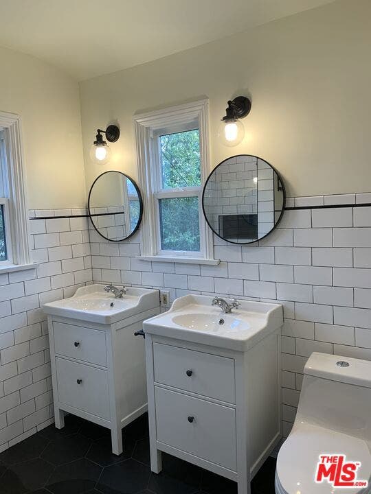 Property photo for 1302 S Orange Drive, Los Angeles, CA
