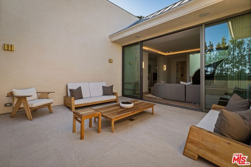 1395 N Doheny Drive, Los Angeles, CA 90069