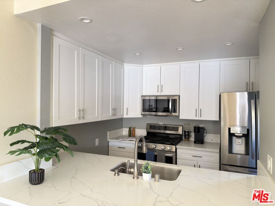 Property photo for 326 S Manhattan Place, #203, Los Angeles, CA