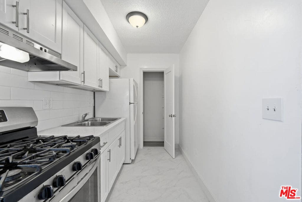 1127 E Garvey Avenue, West Covina, CA 91790 1127 E Garvey Avenue, West Covina, CA 91790